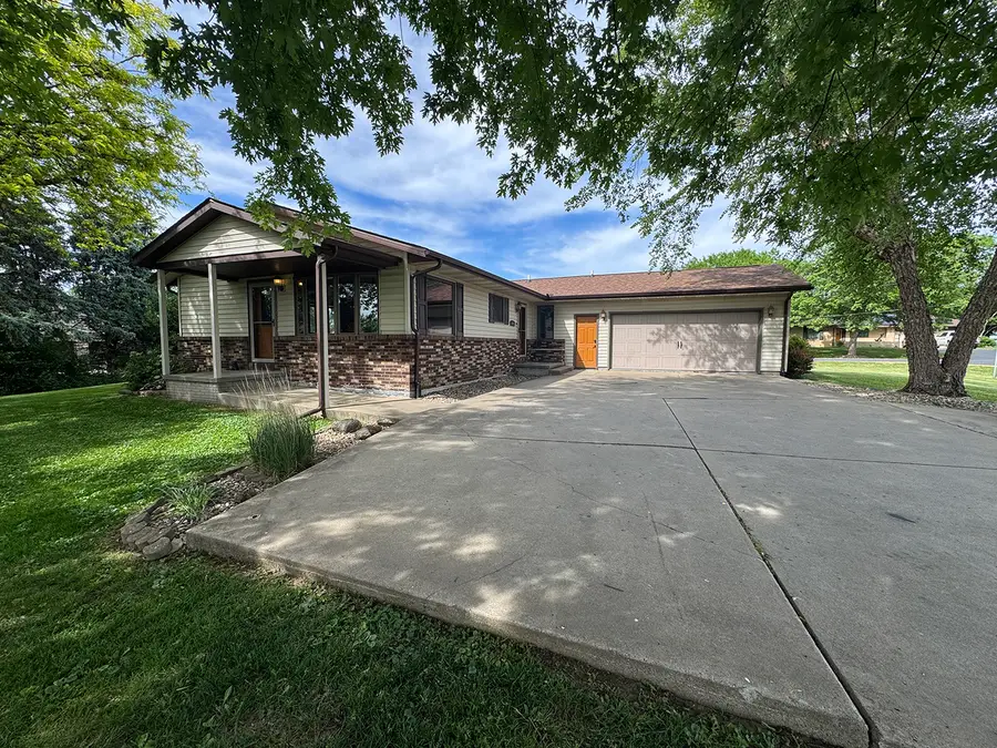 945 Sunset Drive, Milledgeville, IL 61051 - #2