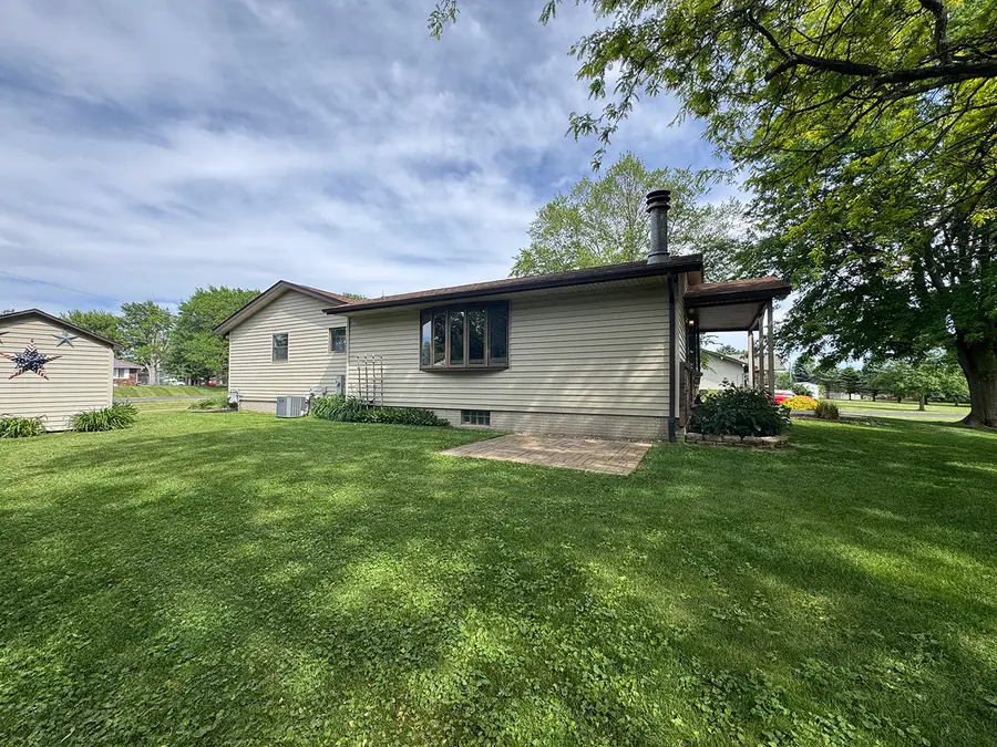 945 Sunset Drive, Milledgeville, IL 61051 - #3