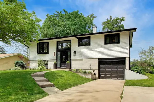 2S550 Gray Avenue, Lombard, IL 60148
