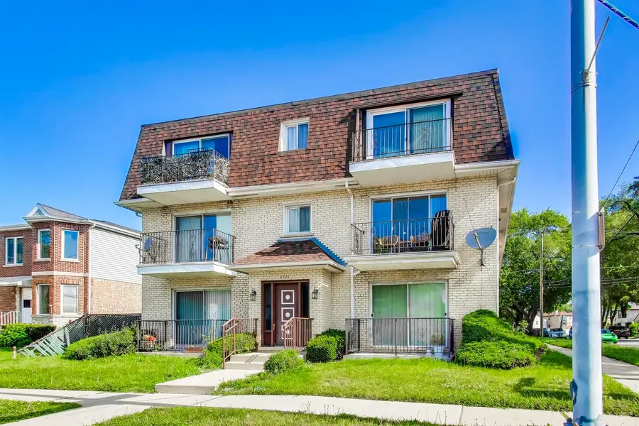 6534 W Montrose Avenue #1W, Harwood Heights, IL 60706 - #2