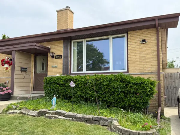 8945 N Lyons Street, Des Plaines, IL 60016
