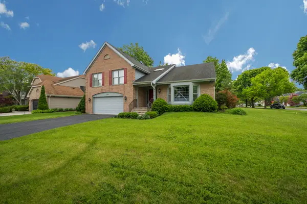 1046 E Amberwood Circle, Naperville, IL 60563