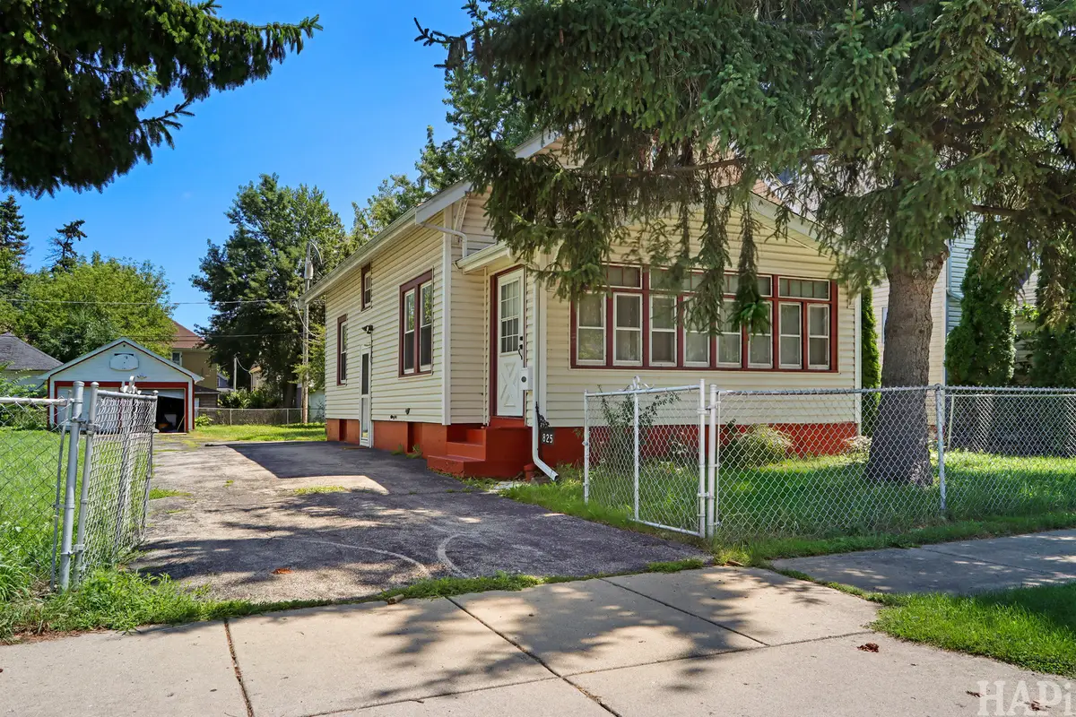 825 N Ash Street, Waukegan, IL 60085 - #1