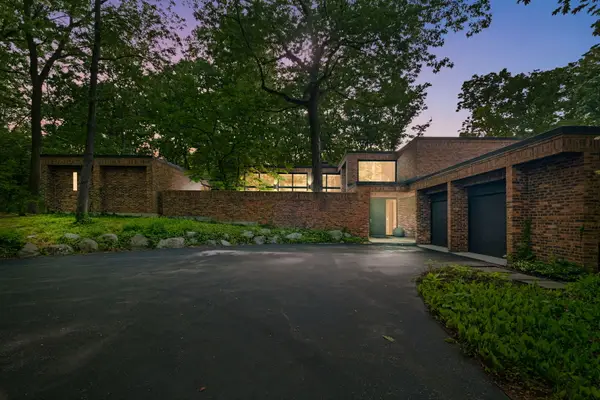 3290 Brook Road, Highland Park, IL 60035