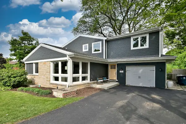334 E Huntington Lane, Elmhurst, IL 60126