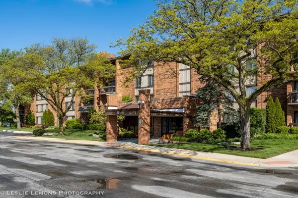 77 Lake Hinsdale Drive #402, Willowbrook, IL 60527