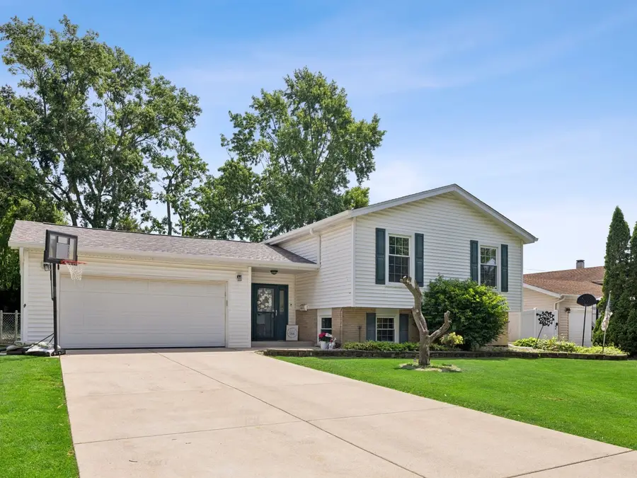 7329 Richmond Avenue, Darien, IL 60561 - #2