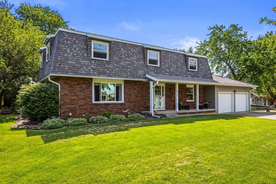 910 N Bell Street, Gibson City, IL 60936 - #2