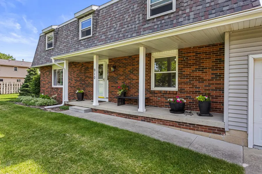 910 N Bell Street, Gibson City, IL 60936 - #3
