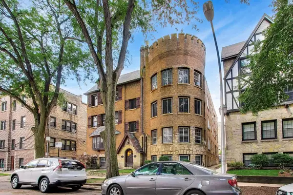7442 N Hoyne Avenue #1N, Chicago, IL 60645