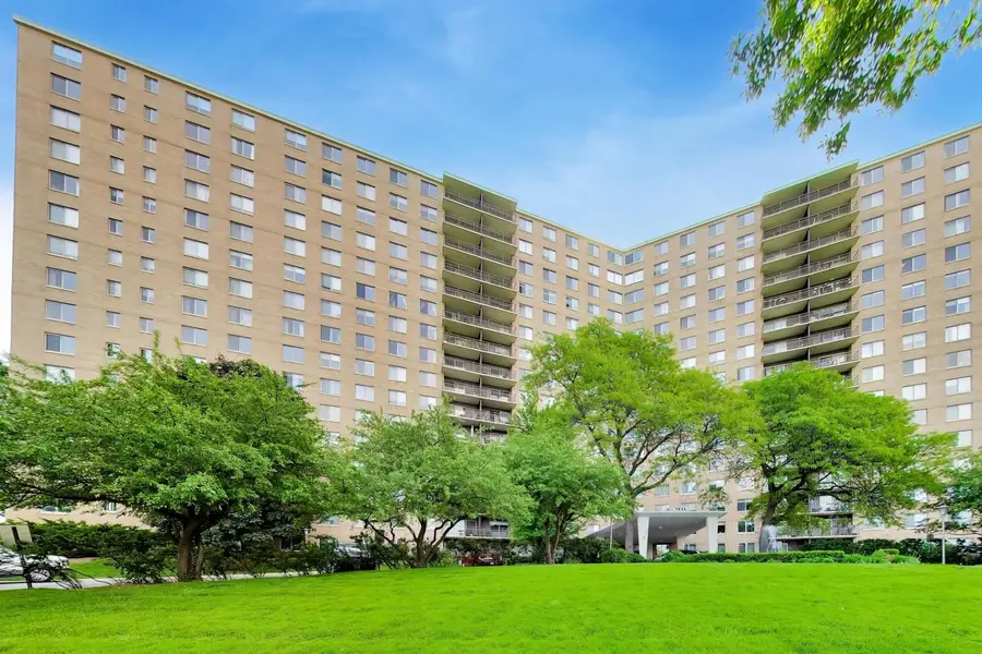 7033 N Kedzie Avenue #1602, Chicago, IL 60645 - #2