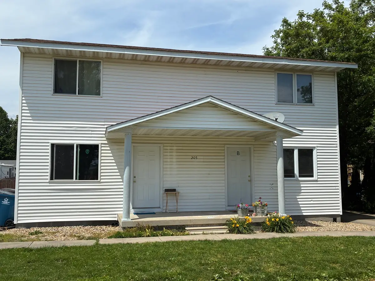 205 E Logan Street, Atlanta, IL 61723 - #1