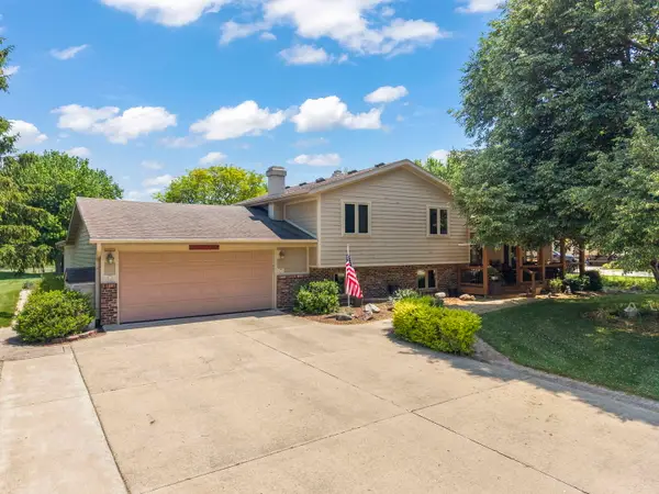 11S669 Schillinger Drive, Naperville, IL 60564