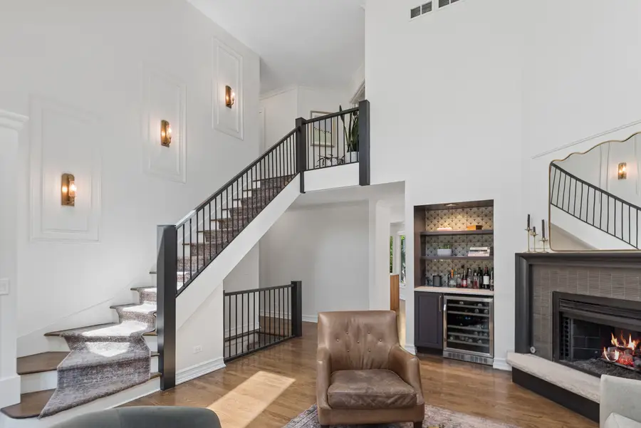 318 E Sunnyside Avenue, Libertyville, IL 60048 - #3