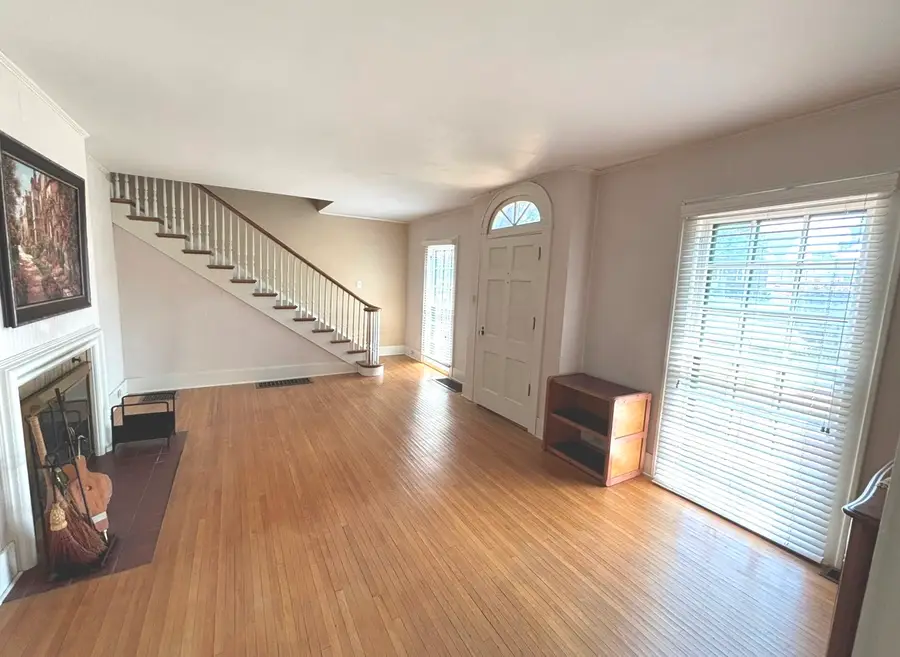 915 N Broadway Avenue, Salem, IL 62881 - #3