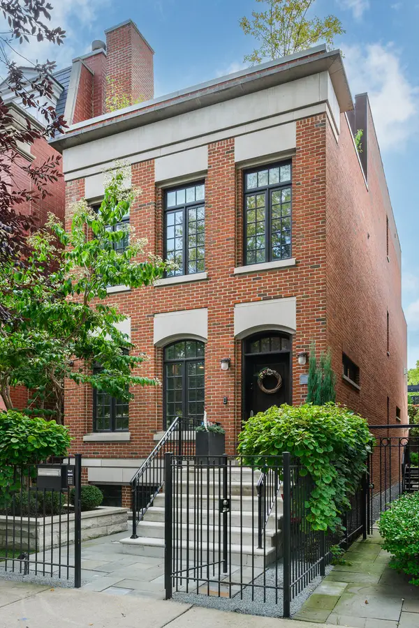 2122 N Magnolia Avenue, Chicago, IL 60614