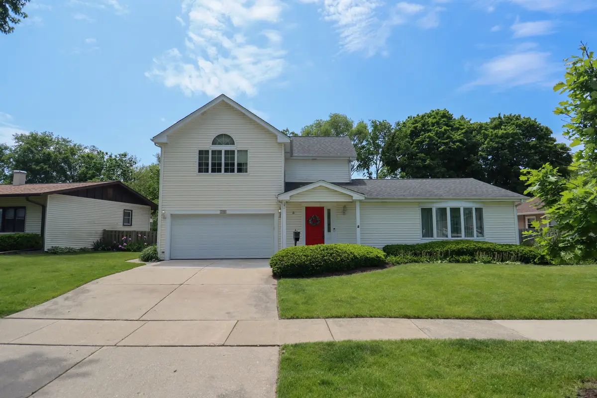 200 Navajo Trail, Buffalo Grove, IL 60089 - #1