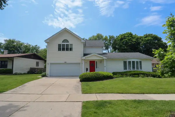 200 Navajo Trail, Buffalo Grove, IL 60089