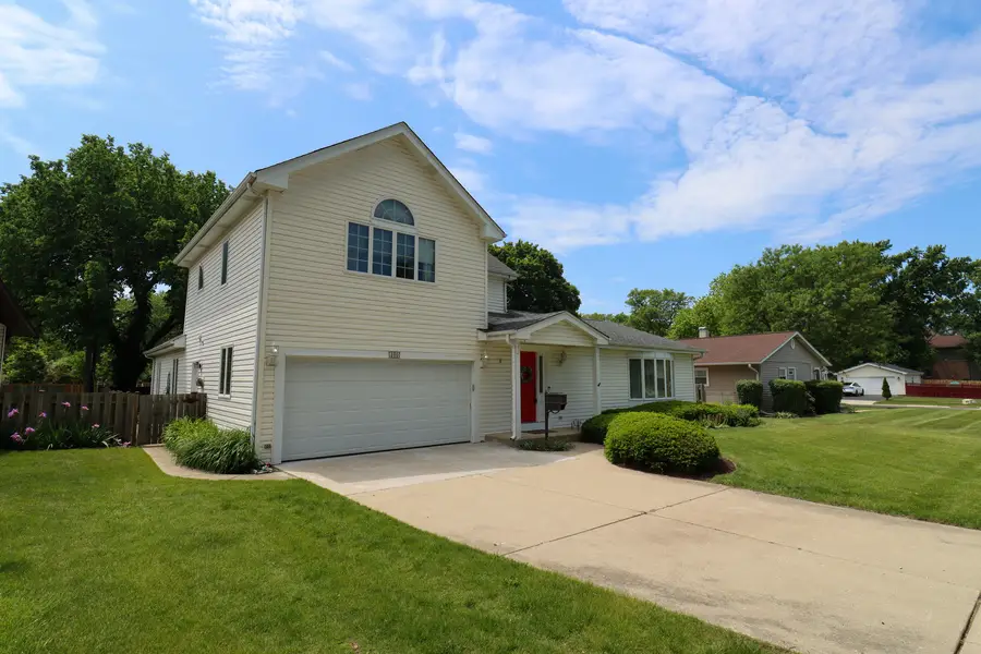 200 Navajo Trail, Buffalo Grove, IL 60089 - #2