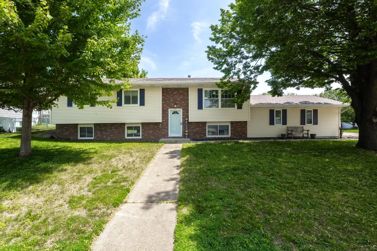 305 S 8th Street, Eldridge, IA 52748 - #1