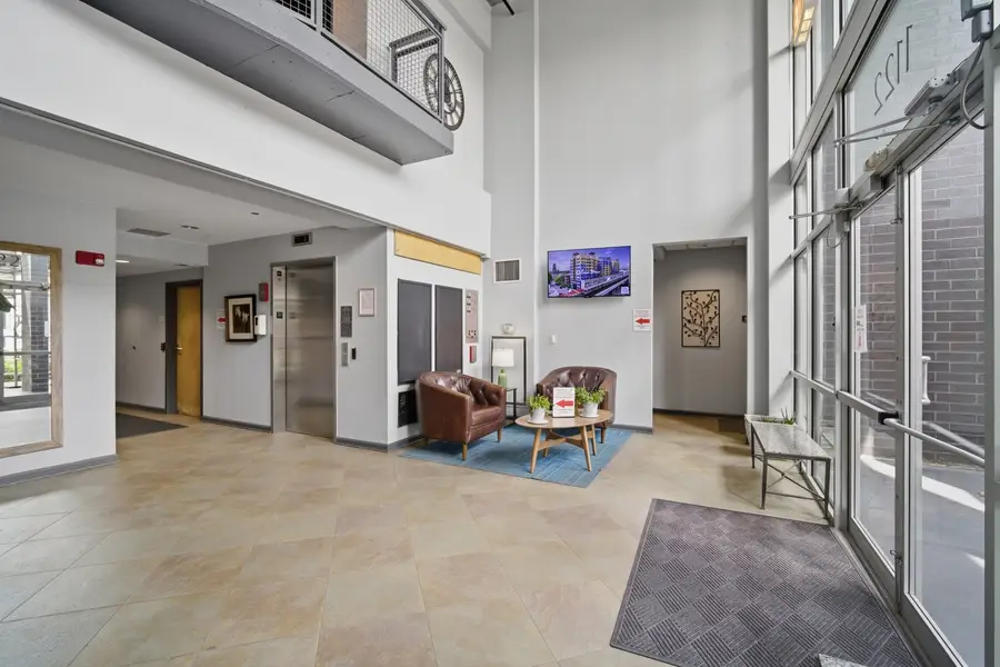 1122 W Catalpa Avenue #910, Chicago, IL 60640 - #2