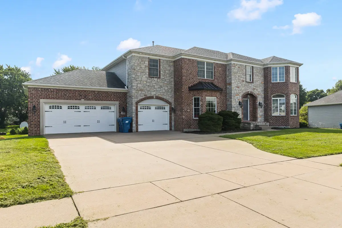 307 S Tombergs Drive, Eldridge, IA 52748 - #1