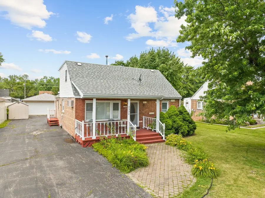 6930 Garden Lane, Bridgeview, IL 60455 - #2