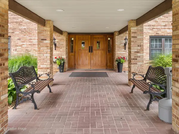 475 N Cass Avenue #105, Westmont, IL 60559