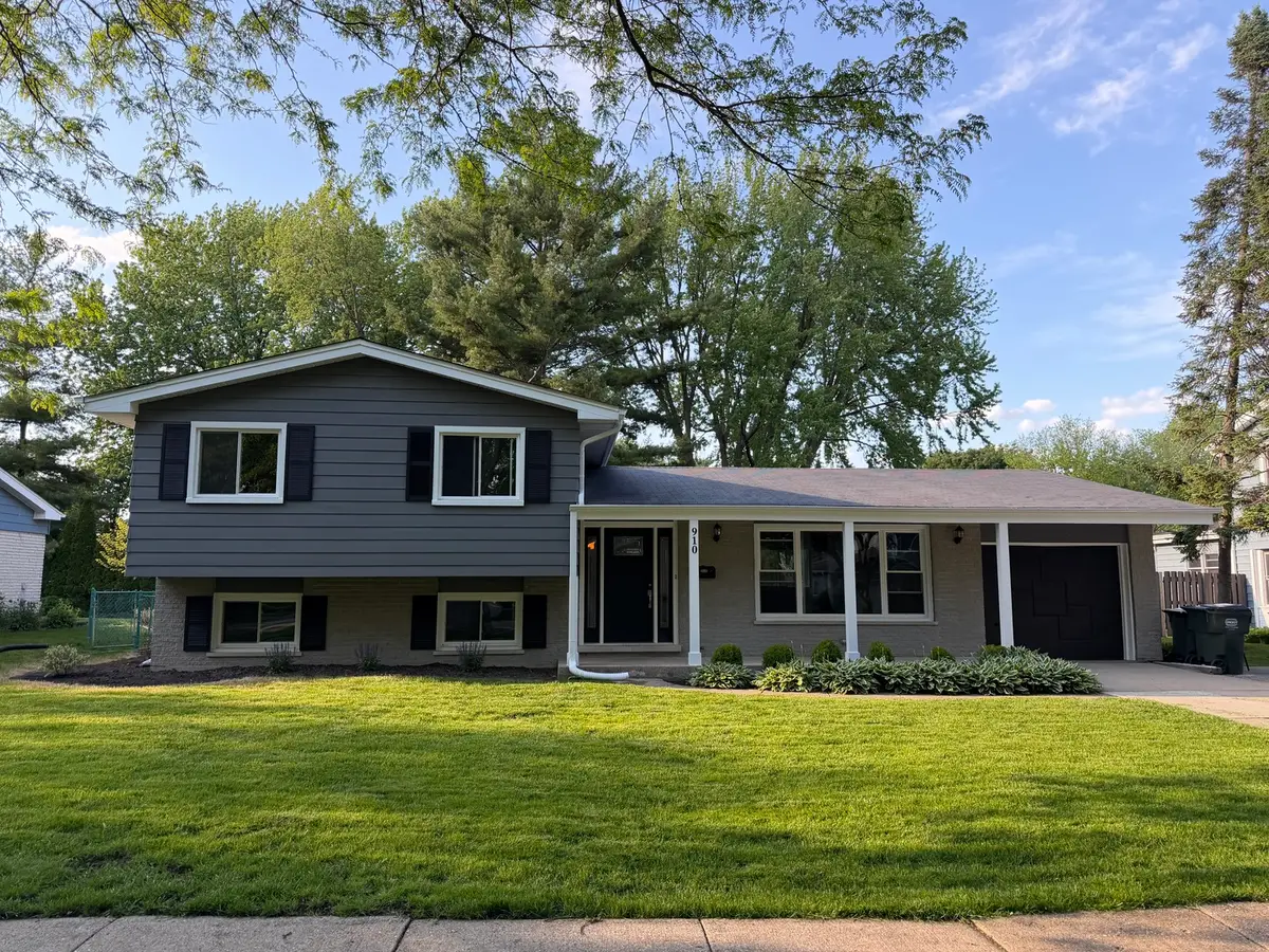 910 Fairlawn Avenue, Libertyville, IL 60048 - #1