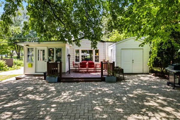 32 S Grant Street, Westmont, IL 60559