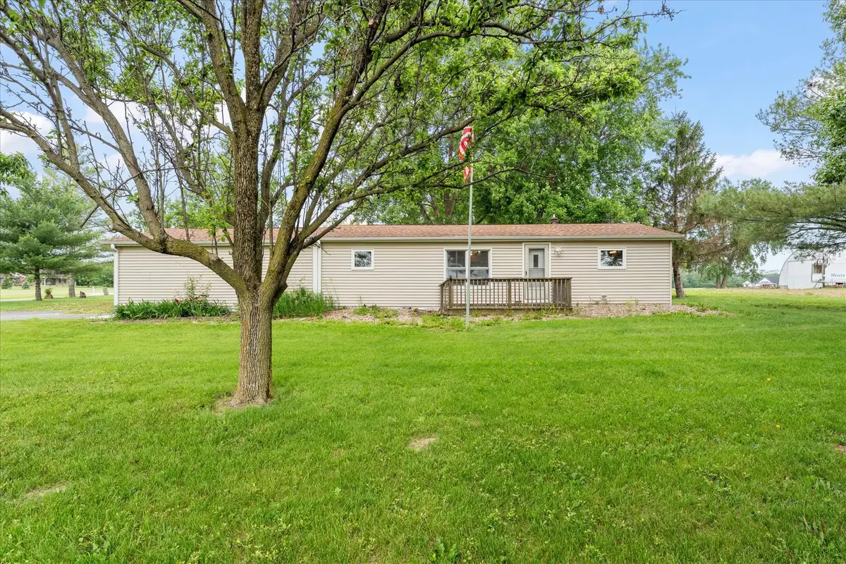 462 County Road 2600 N, Mahomet, IL 61853 - #1