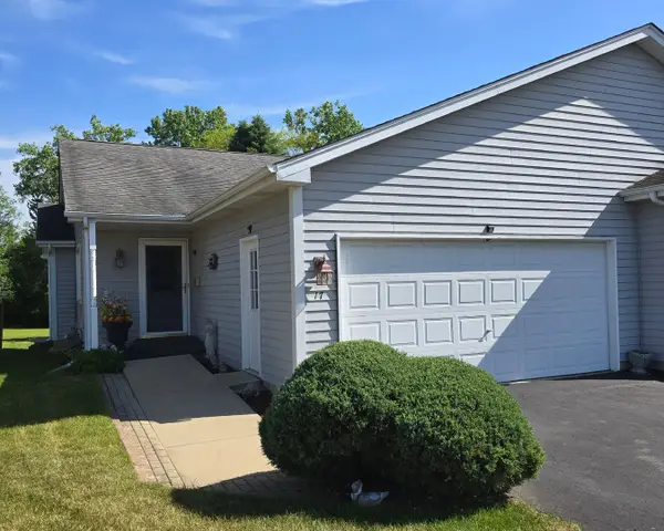 17 Silver Trail, North Aurora, IL 60542