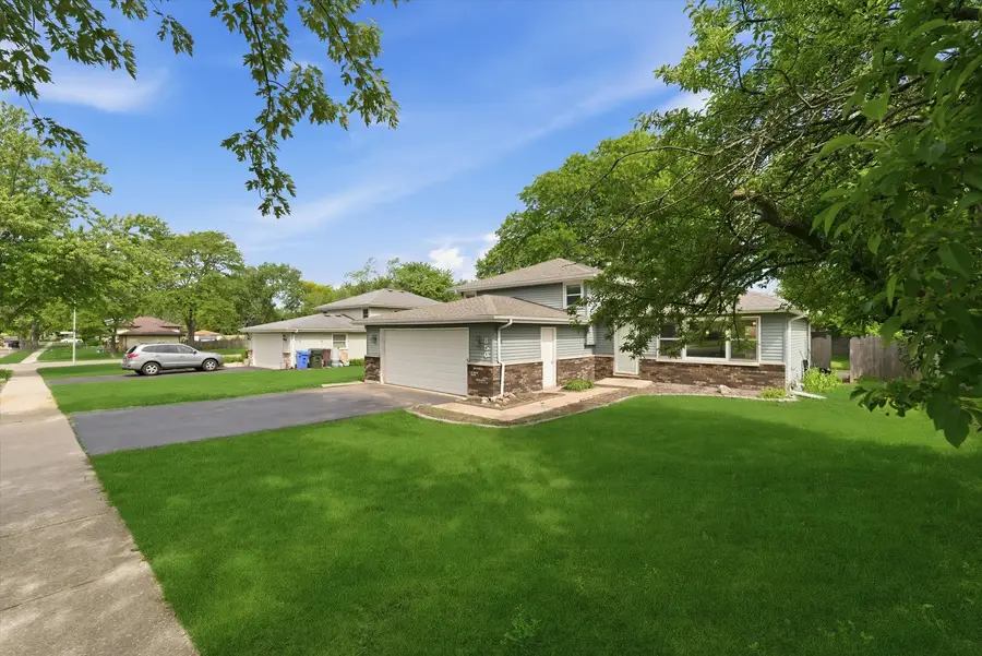 850 Gerald Avenue, South Elgin, IL 60177 - #3