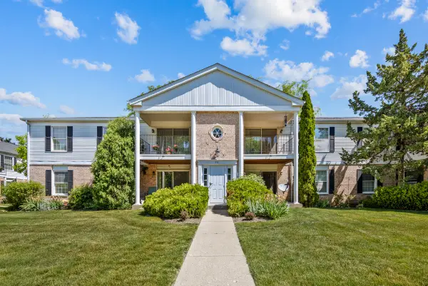 981 Golf Course Road #3, Crystal Lake, IL 60014