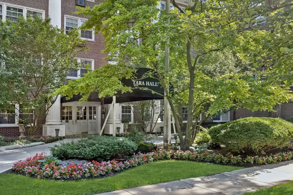 1025 Randolph Street #112, Oak Park, IL 60302