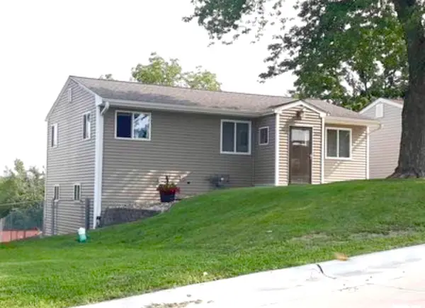 1222 15th Avenue, Clinton, IA 52732