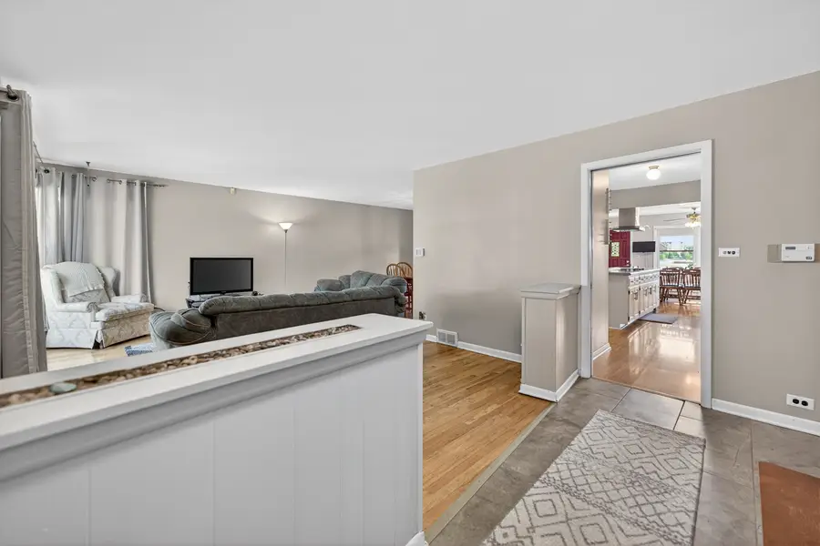 53 W Leslie Lane, Villa Park, IL 60181 - #3
