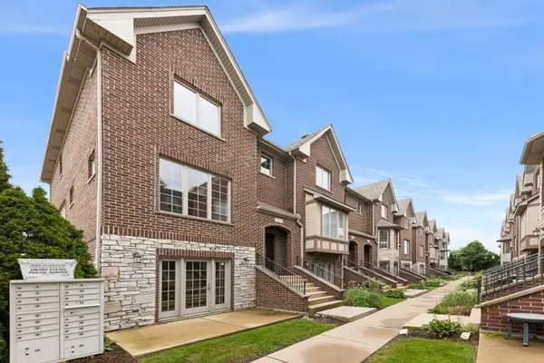 9521 Shields Avenue #9521, Brookfield, IL 60513
