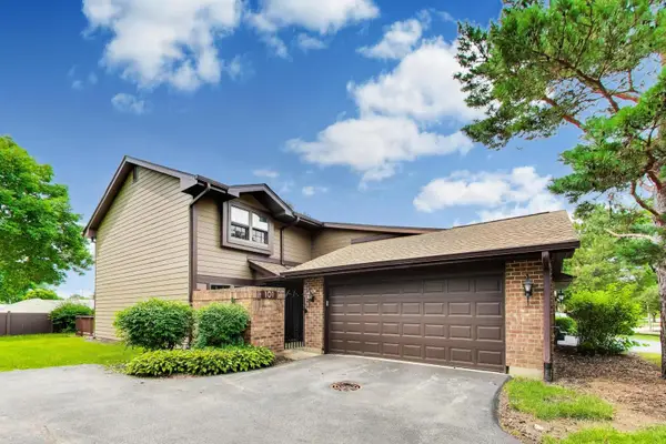 101 Indian Trail, Westmont, IL 60559