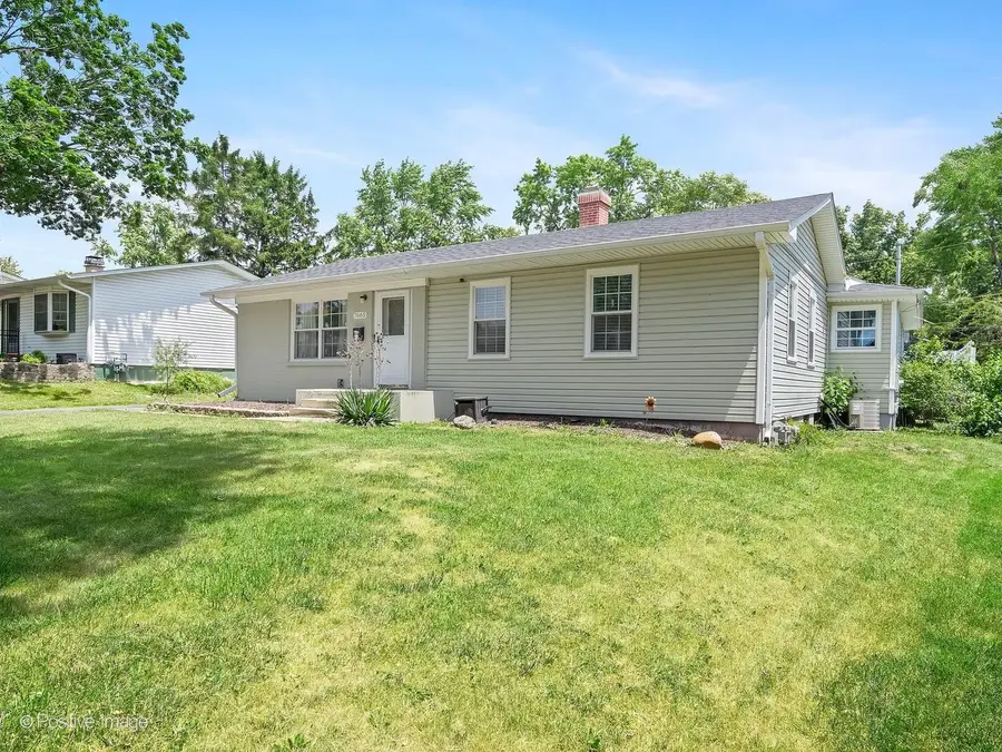 7665 Sprucewood Avenue, Woodridge, IL 60517 - #3