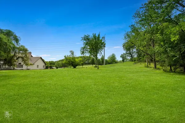 10s641 S Garfield Avenue, Burr Ridge, IL 60527