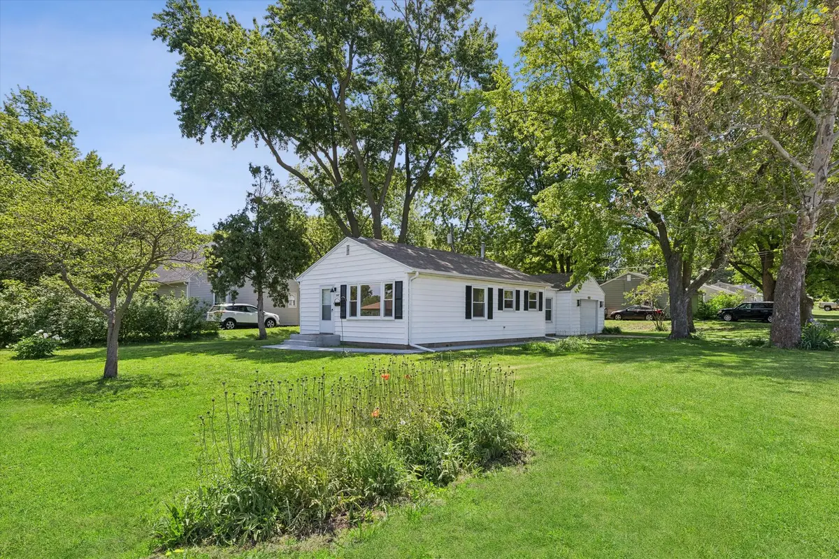1347 15th Avenue S, Clinton, IA 52732 - #1