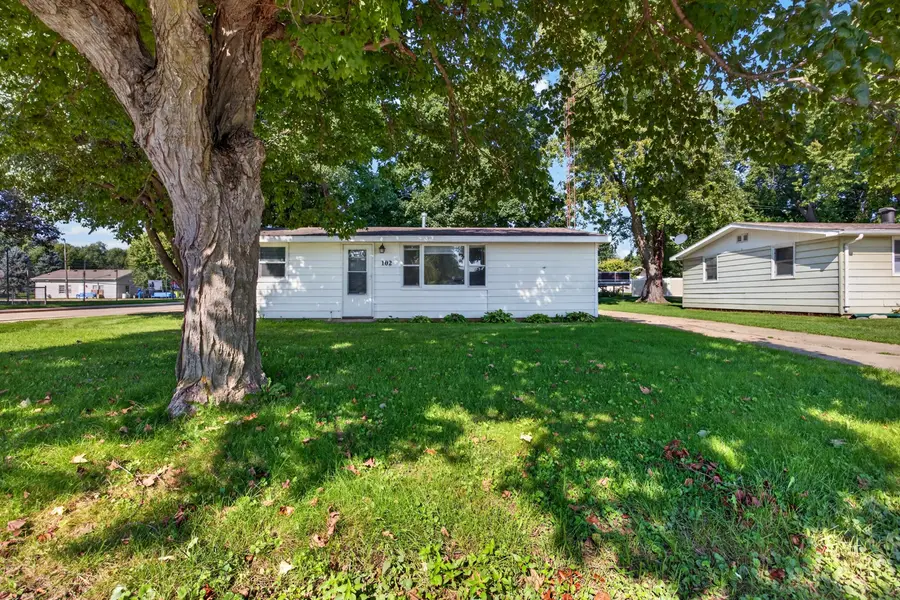 102 N Woodlawn Street, Downs, IL 61736 - #2