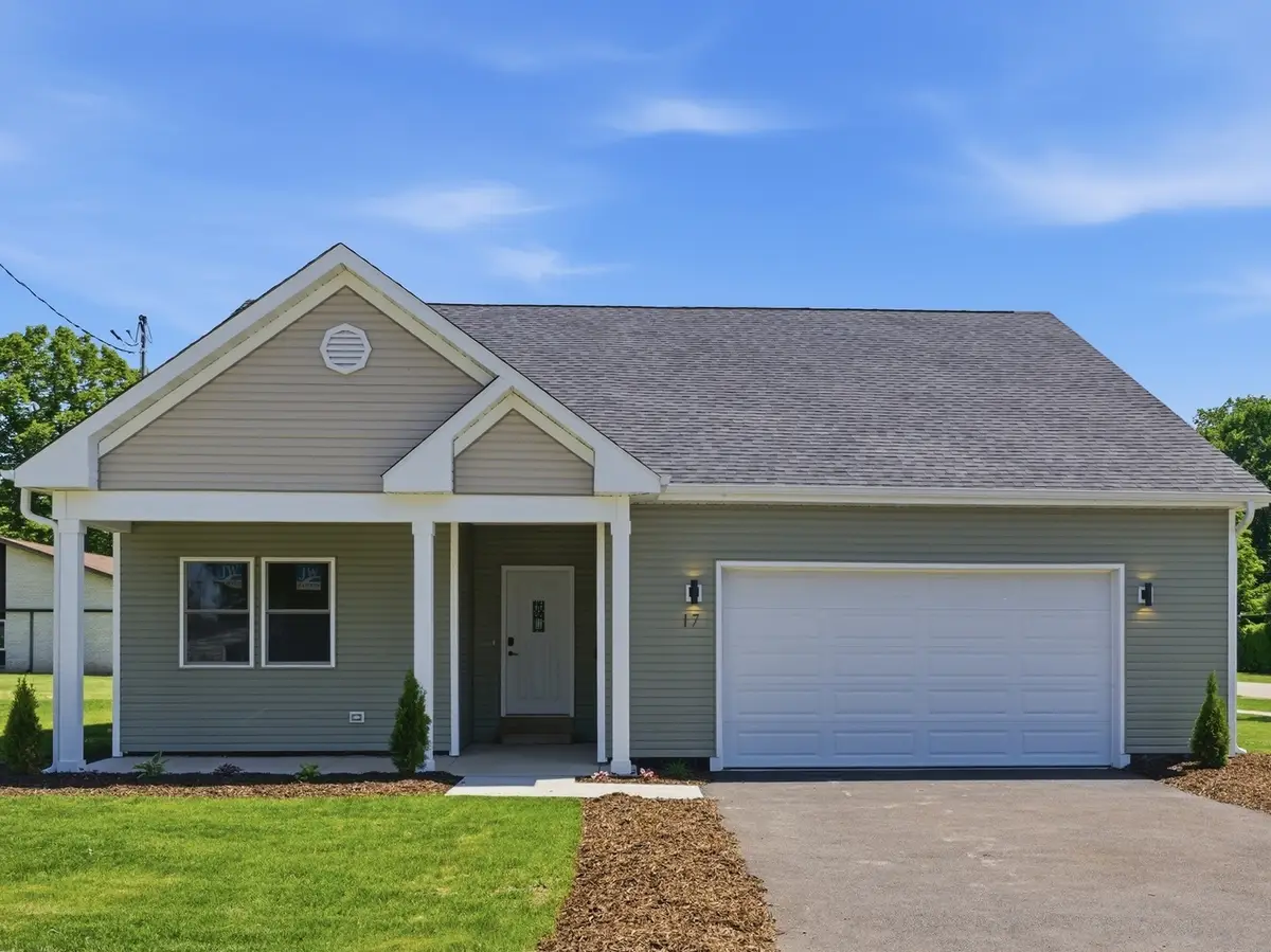 17 W Dearborn Street, Plano, IL 60545 - #1