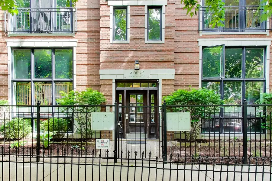 844 W Roscoe Street #2E, Chicago, IL 60657 - #2