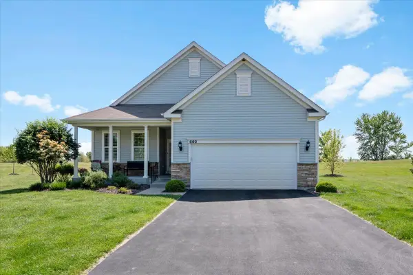 692 Canton Court, Oswego, IL 60543