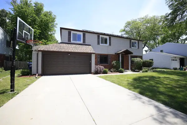 121 Pine Street, Deerfield, IL 60015