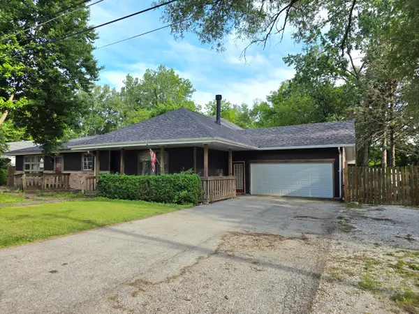 132 W 4th Avenue, New Lenox, IL 60451