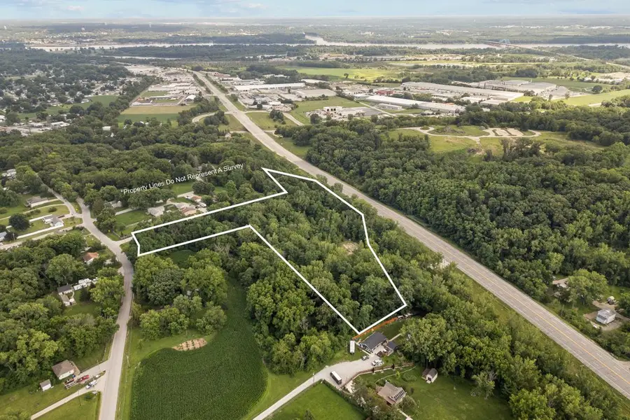 5032 W River Drive, Davenport, IA 52802 - #2