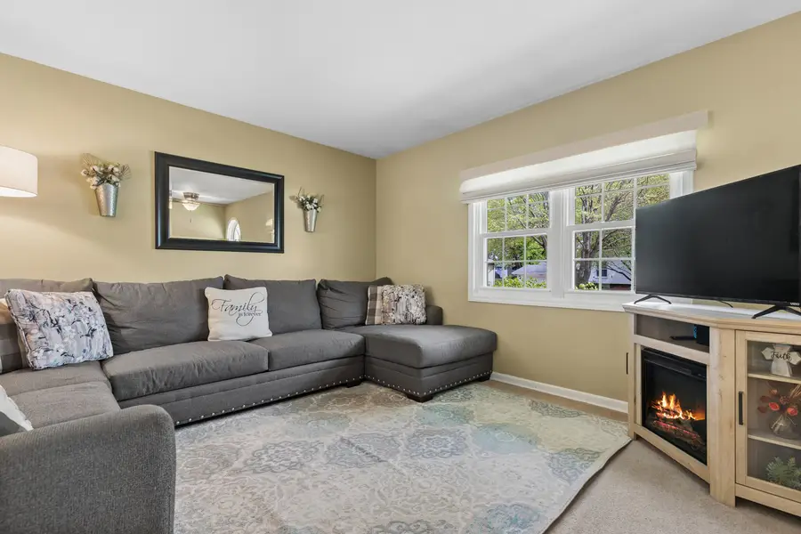 725 Wiltshire Court, Crystal Lake, IL 60014 - #3